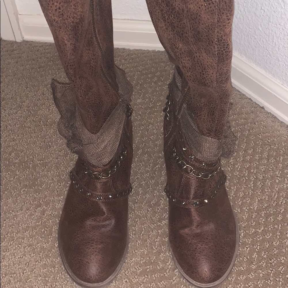 Boots - Picture 3 of 3